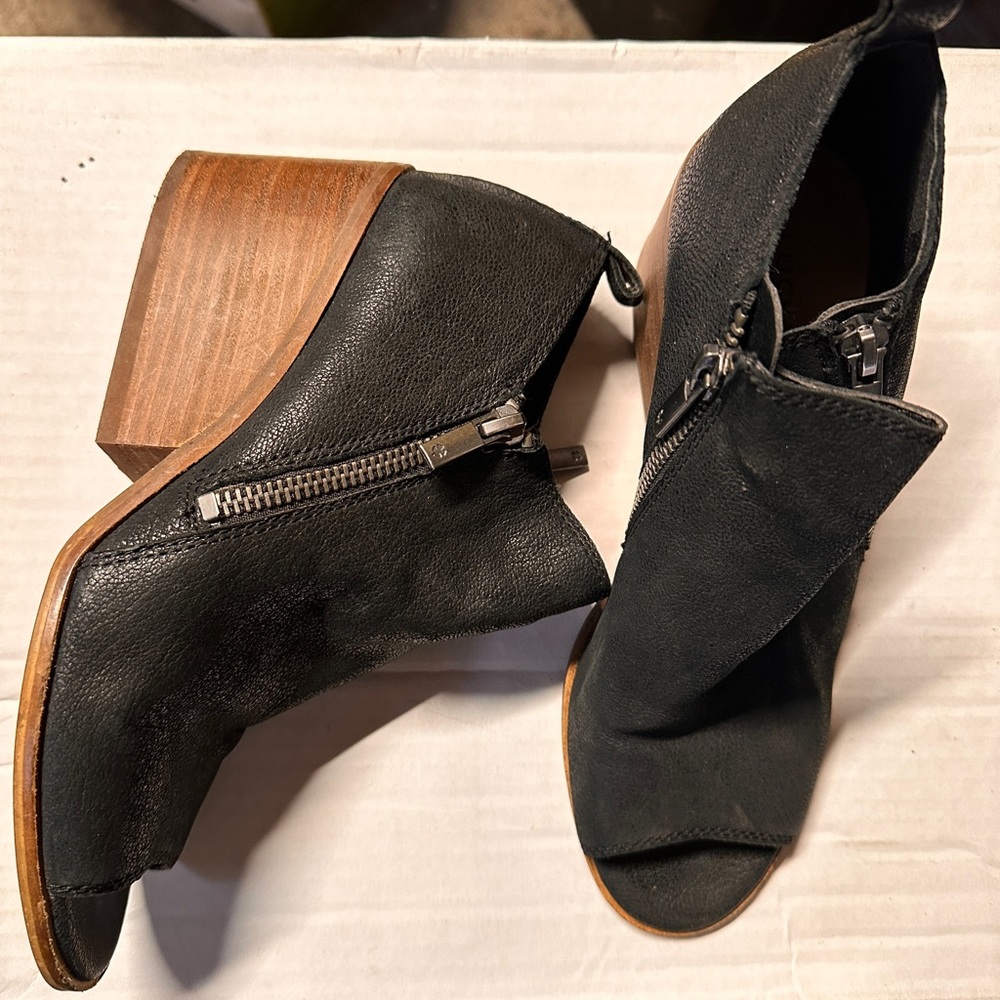 Lucky Brand open toe wedges